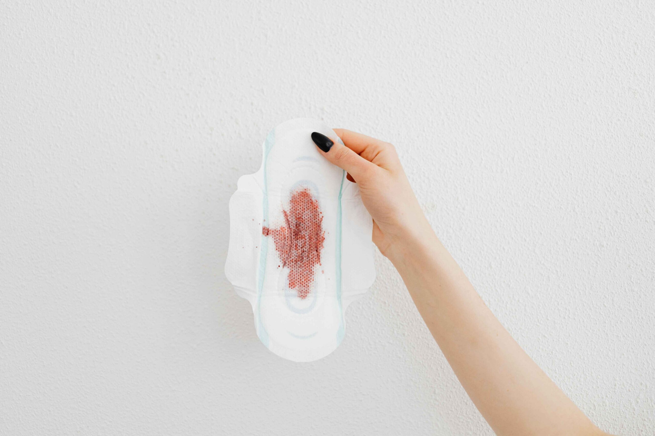 Read more about the article Does Period Flow Reduce After 30? 5 Positive Signs of Hormonal Change
