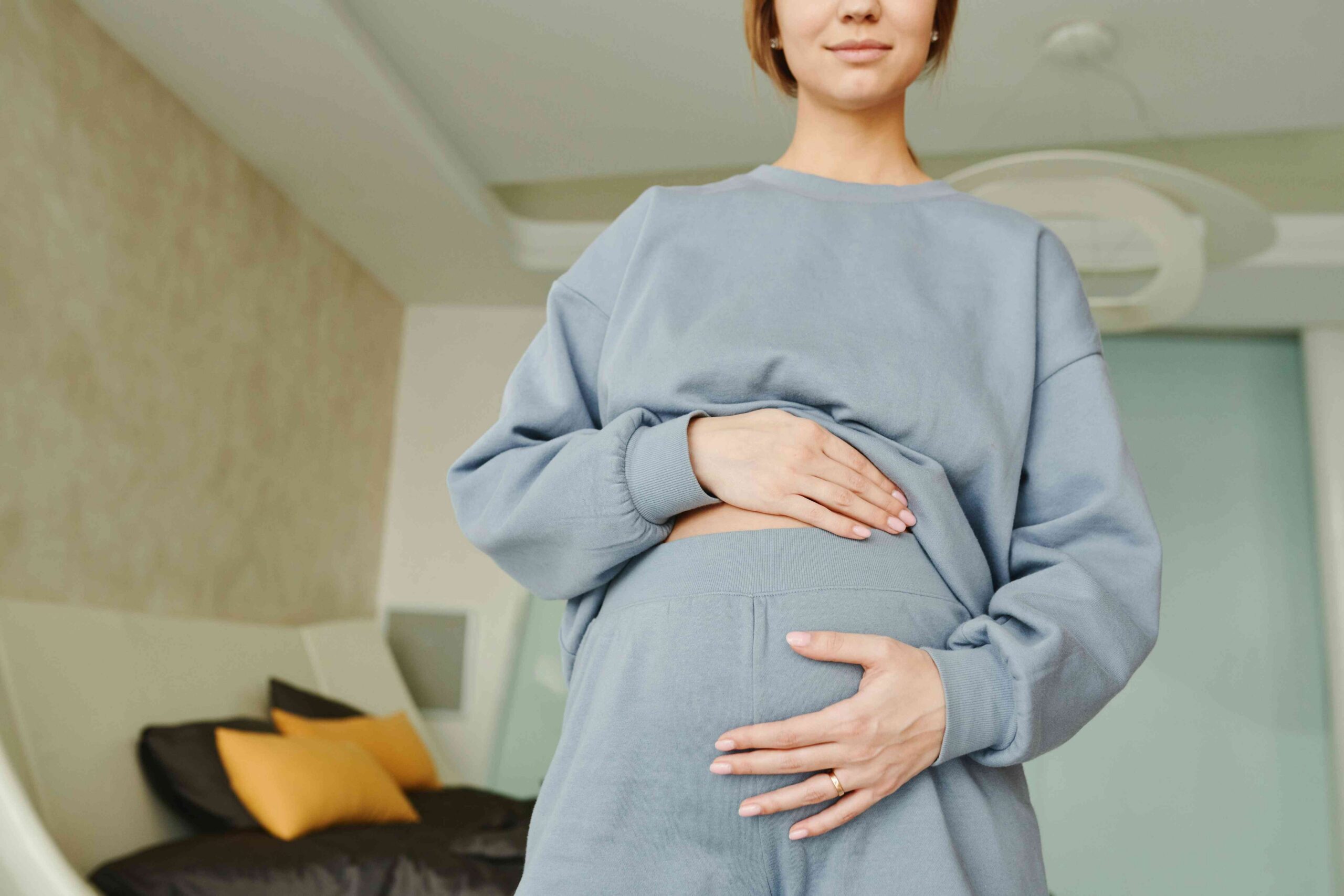 You are currently viewing Does Uterus Feel Heavy in Early Pregnancy? 7 Normal Signs You Should Know