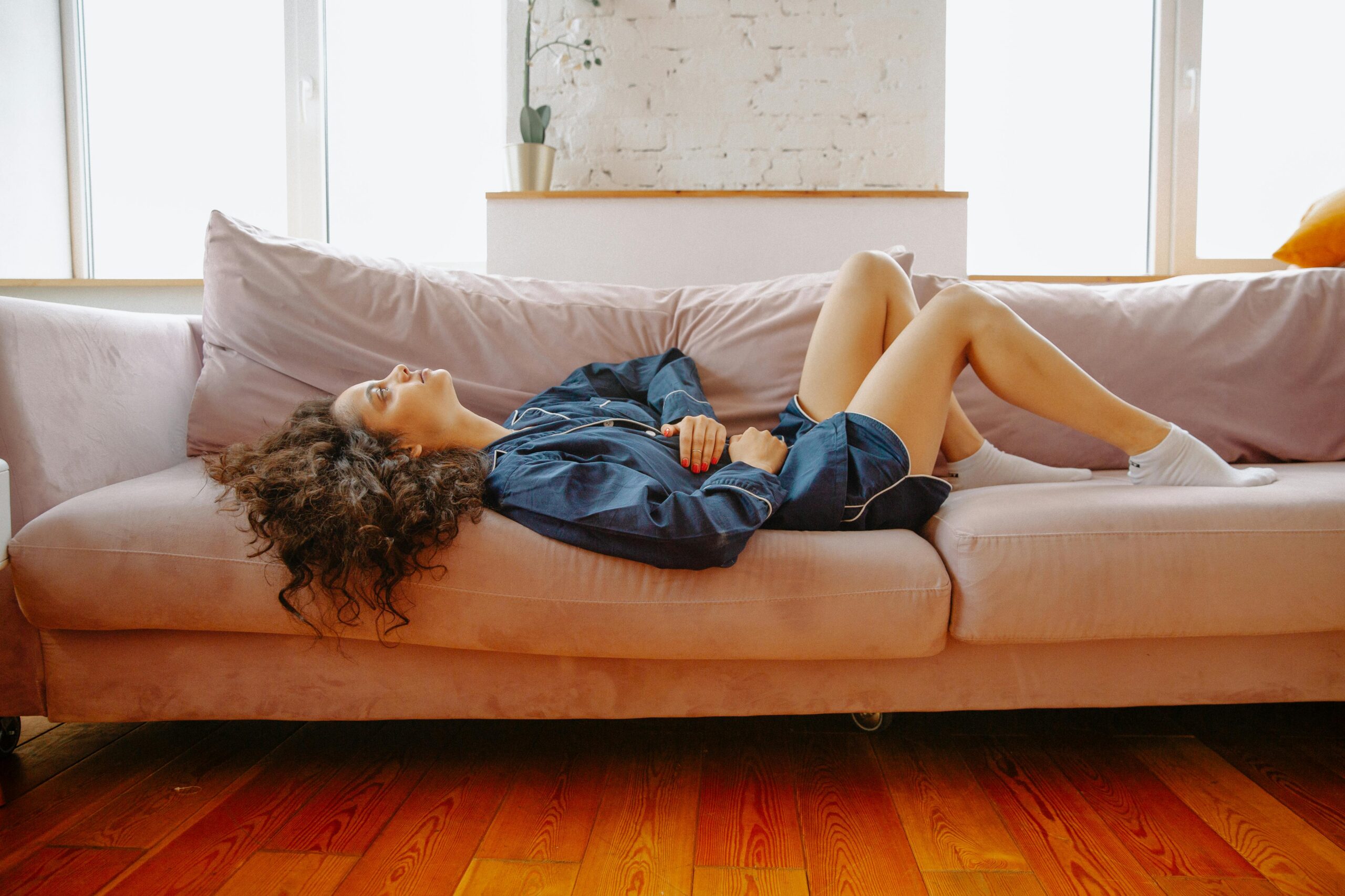 You are currently viewing Pain in Lower Abdomen After Ovulation: 5 Normal Signs Explained